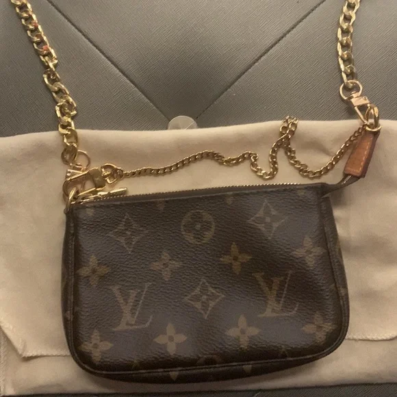 Louis Vuitton Mini Pochette - Picture 2 of 6